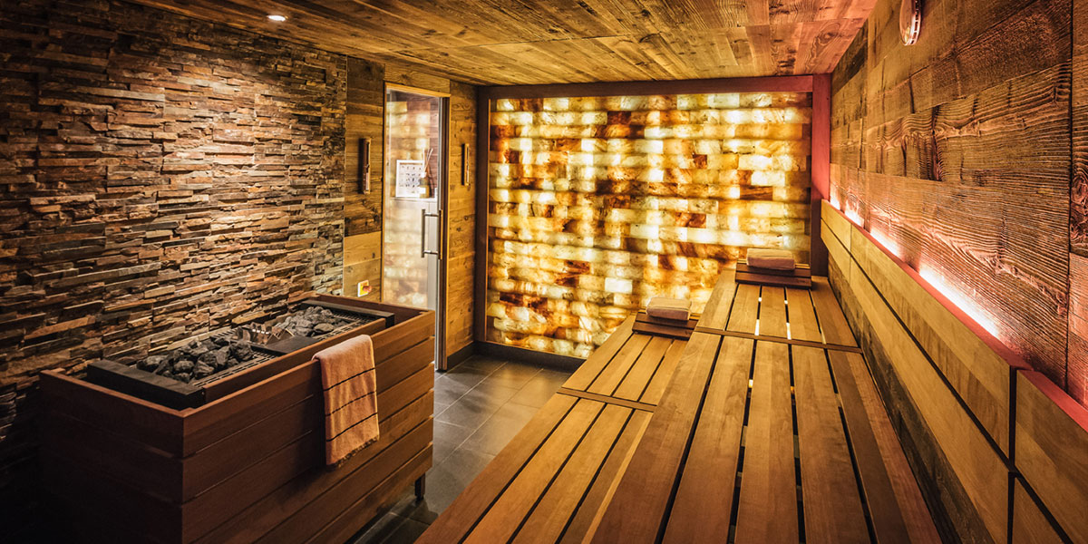 Sauna mit LED-Lichtwand