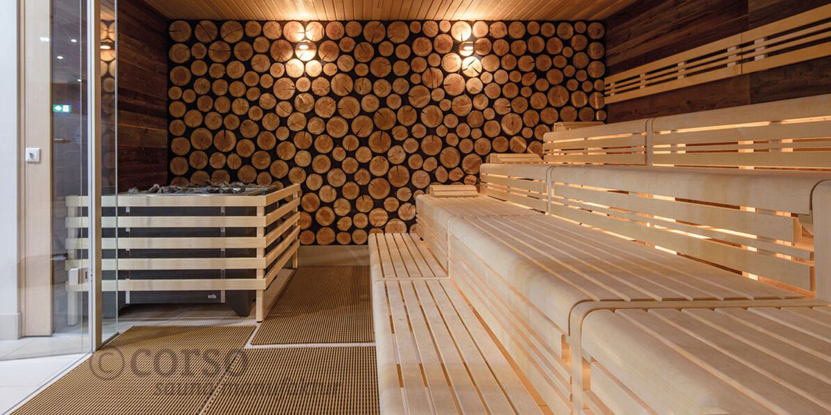 Sauna mit Holzwand